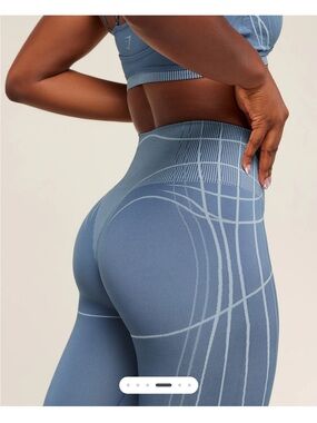 Gymshark Sculpting Seamless Leggings - Dusty Blue with Light Blue Lines. New